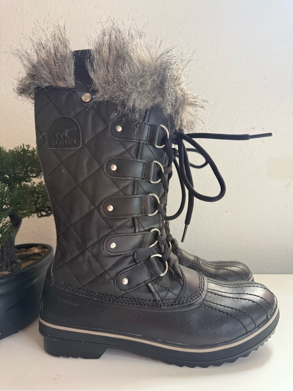 Sorel Torino waterproof women size 8.5 Blanco Lace-Up Winter Boots with Faux Fur